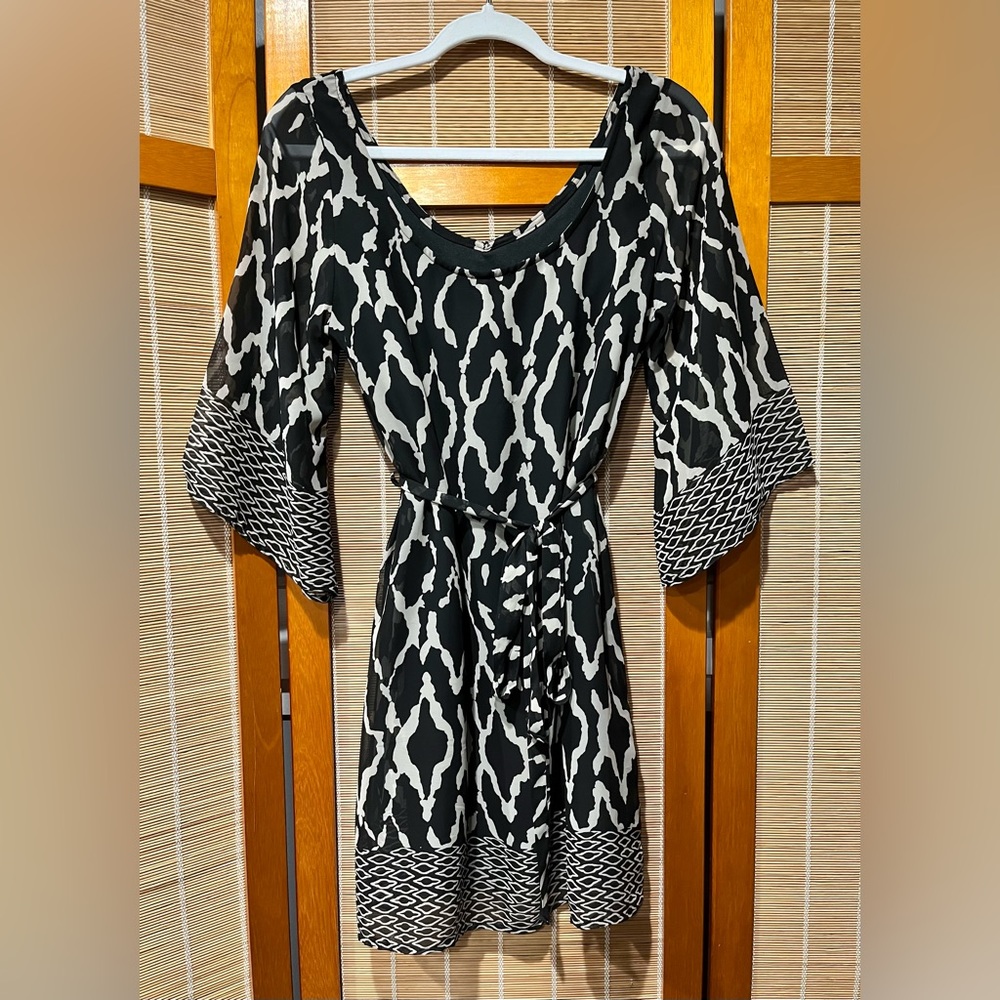 Black Bead black and tan patterned dress with bell sleeves & belt, size L